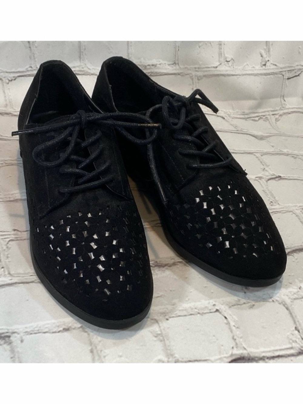 ATMOSPHERE Women's Black Faux Suede Lace Up Oxfords with Laser Cut Design-7